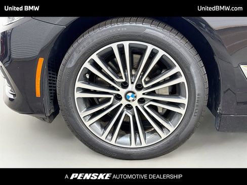 Used 2019 BMW 530i xDrive w/ Convenience Package AWD/4WD image 2
