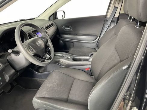 Used 2017 Honda HR-V LX image 2