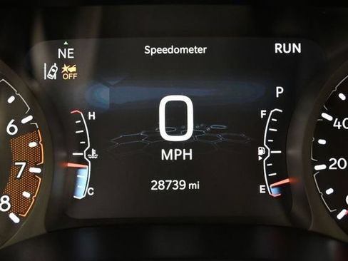Used 2025 Jeep Compass Trailhawk AWD/4WD image 13