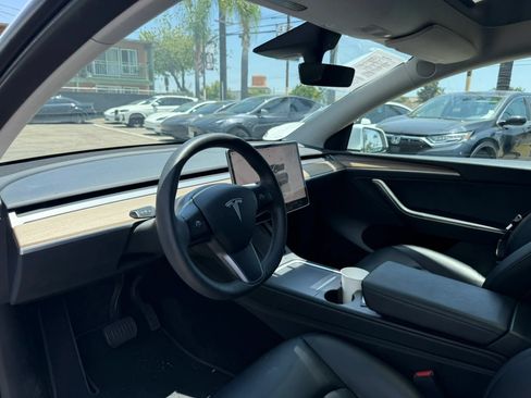 Used 2022 Tesla Model Y Long Range AWD/4WD image 4