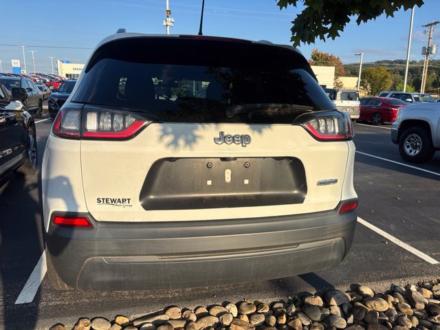 Used 2019 Jeep Cherokee Latitude w/ Cold Weather Group FWD image 6