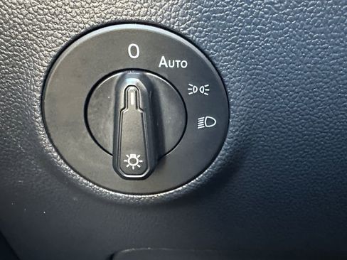 Used 2024 Volkswagen Taos SE image 19