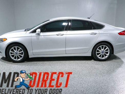 Used 2017 Ford Fusion SE w/ Fusion SE Technology Package FWD image 10