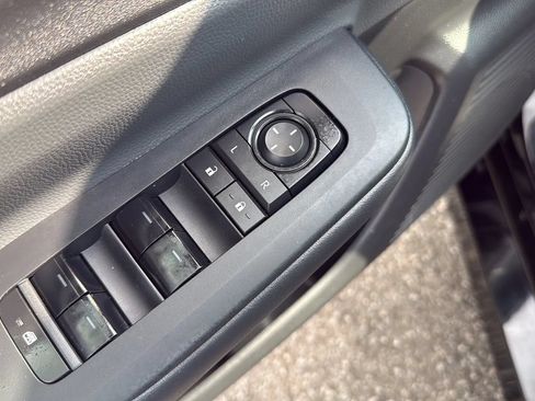 Used 2025 Toyota Prius LE FWD image 12
