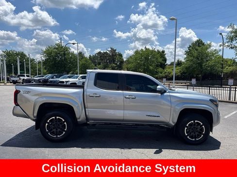 Used 2024 Toyota Tacoma TRD Sport AWD/4WD image 9