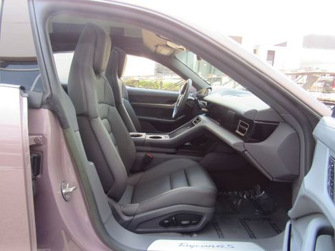 Used 2022 Porsche Taycan 4S image 19