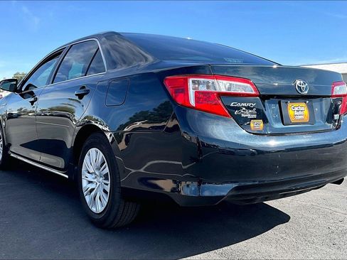 Used 2014 Toyota Camry LE image 4
