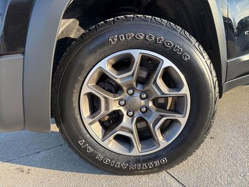 Used 2020 Jeep Cherokee Trailhawk w/ Cold Weather Group image 52