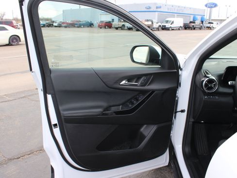 Used 2025 Chevrolet Equinox LT image 18