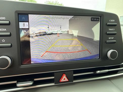 Certified 2025 Hyundai Elantra SE FWD image 19