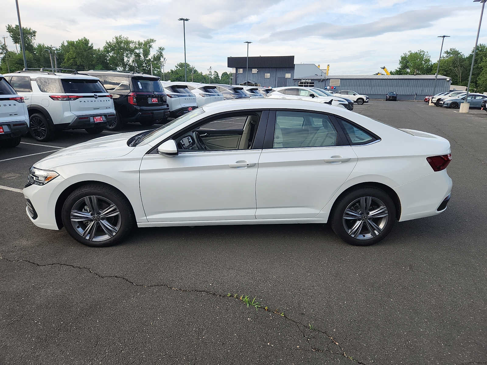 Used 2024 Volkswagen Jetta SE FWD image 7