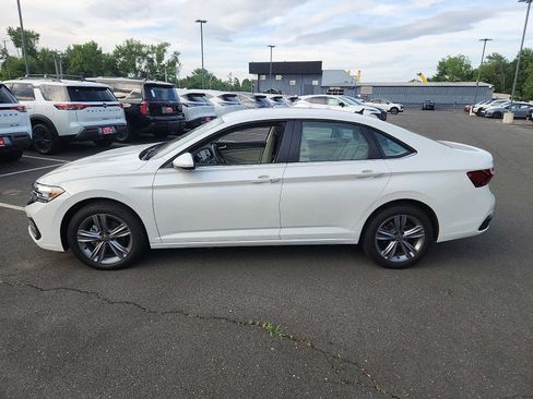 Used 2024 Volkswagen Jetta SE FWD image 7