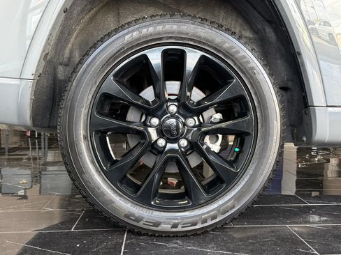 Used 2021 Jeep Grand Cherokee Laredo X AWD/4WD image 29