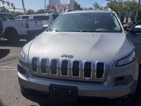 Used 2016 Jeep Cherokee Latitude w/ Comfort/Convenience Group AWD/4WD image 17