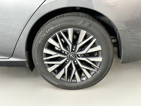 Used 2025 Nissan Altima 2.5 SV FWD image 11