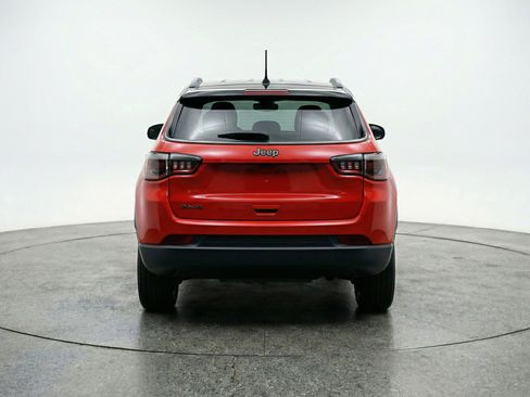 Used 2025 Jeep Compass Trailhawk image 7