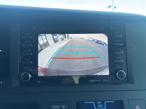 Used 2020 Toyota Sienna LE w/ LE Preferred Package image 26