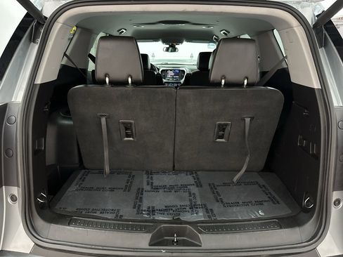 Used 2023 GMC Acadia SLT image 38