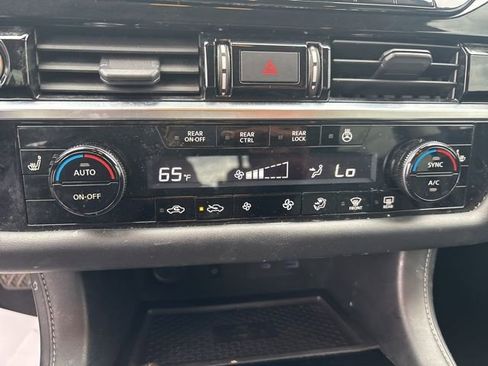 Used 2023 Nissan Pathfinder SL w/ SL Premium Package image 16