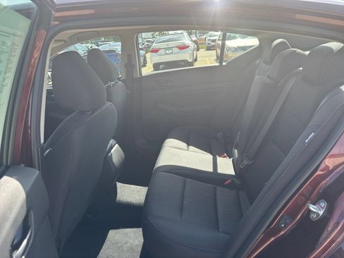 Used 2025 Nissan Altima 2.5 SV FWD image 25