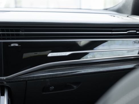 Used 2019 Audi Q8 Prestige w/ Towing Package image 15