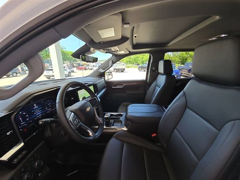 Used 2025 Chevrolet Silverado 1500 LTZ AWD/4WD image 21