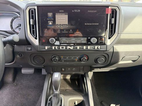 Used 2025 Nissan Frontier SV image 23