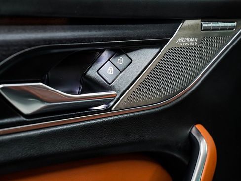 Used 2021 Jaguar F-PACE R-Dynamic S image 47