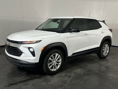 Used 2025 Chevrolet TrailBlazer LS w/ LS Convenience Package image 4