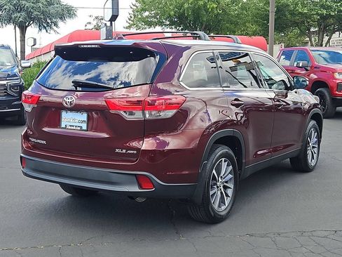 Used 2019 Toyota Highlander XLE AWD/4WD image 6