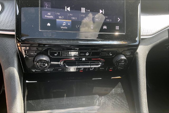 Used 2024 Jeep Grand Cherokee Altitude AWD/4WD image 33