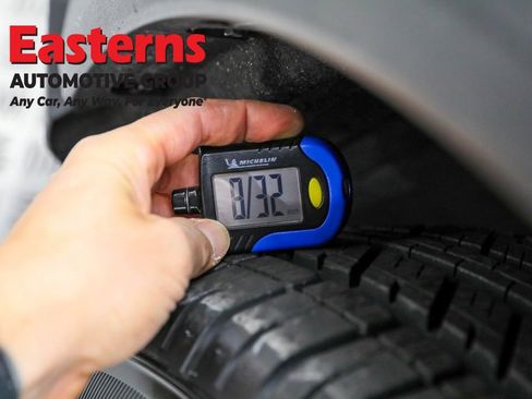 Used 2022 Ford Explorer XLT w/ Equipment Group 202A image 27