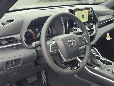 New 2025 Toyota Highlander XSE image 15