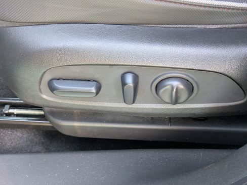 Used 2021 Chevrolet TrailBlazer RS w/ Technology Package image 11