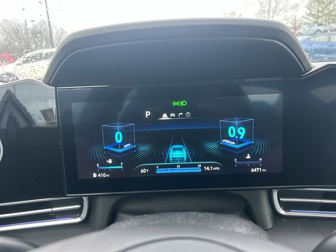 Certified 2025 Hyundai Elantra SEL image 11