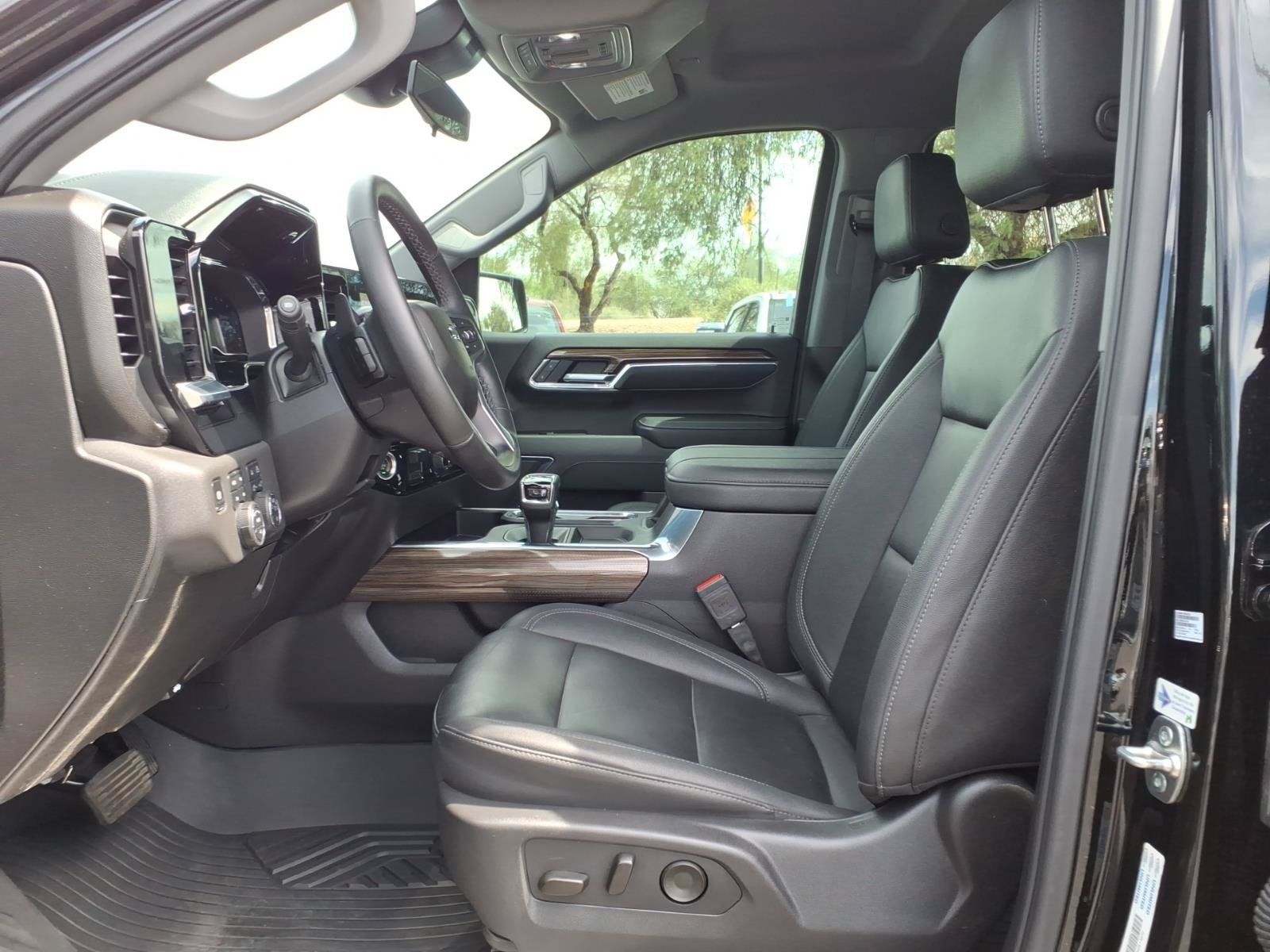 Used 2025 Chevrolet Silverado 1500 LT Trail Boss w/ LT Trail Boss Premium Package AWD/4WD image 19