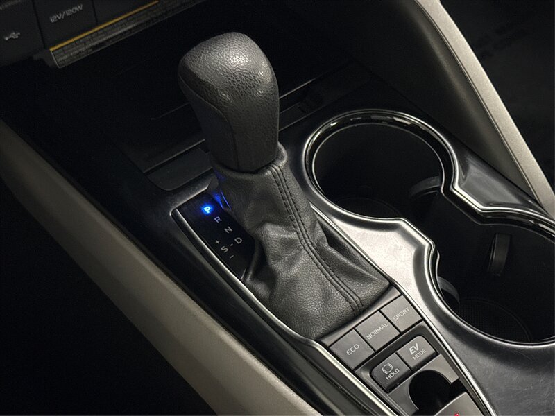 Used 2020 Toyota Camry LE w/ Sunroof Package FWD image 21