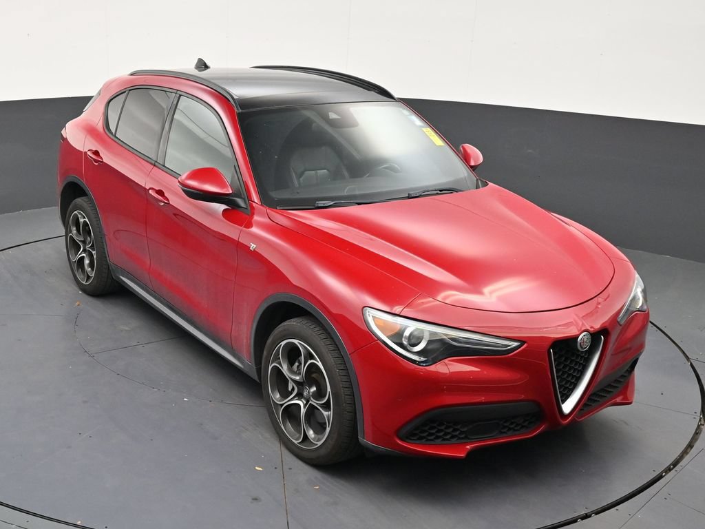 Used 2022 Alfa Romeo Stelvio Ti w/ Active Assist Plus Package AWD/4WD image 17