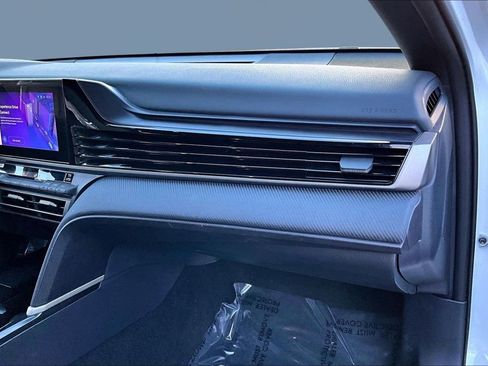 Used 2025 Toyota Camry SE image 20