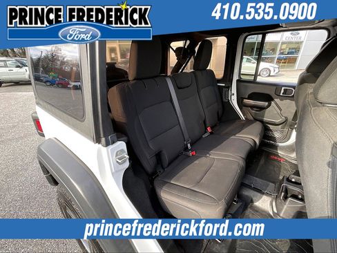 Used 2018 Jeep Wrangler Unlimited Sport S image 25