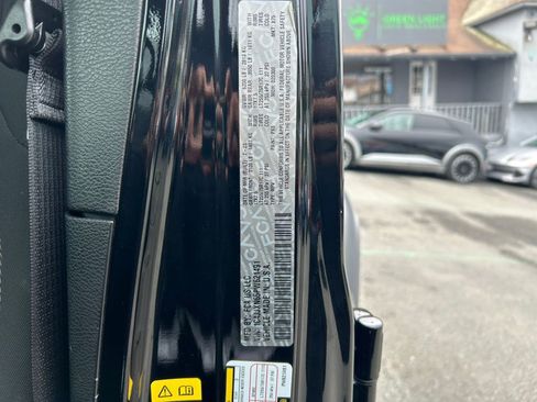 Used 2023 Jeep Wrangler Unlimited w/ Sun & Screen Package image 75