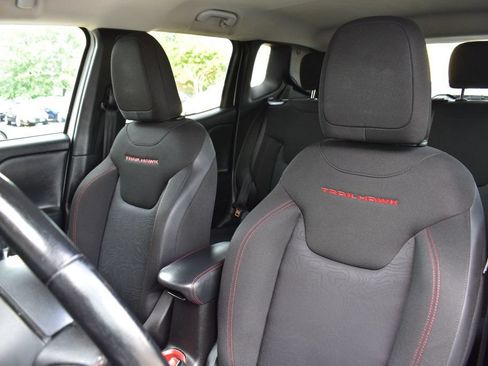 Used 2017 Jeep Renegade Trailhawk AWD/4WD image 13