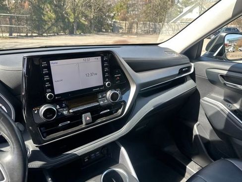 Used 2022 Toyota Highlander XLE image 45