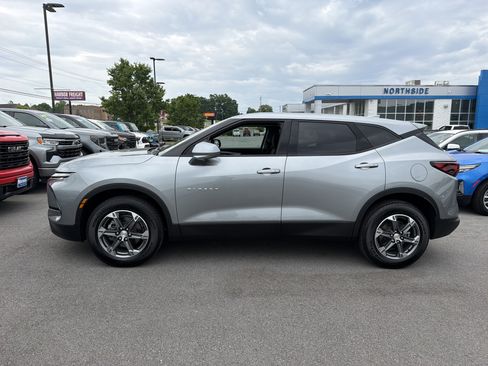 Used 2025 Chevrolet Blazer LT AWD/4WD image 10