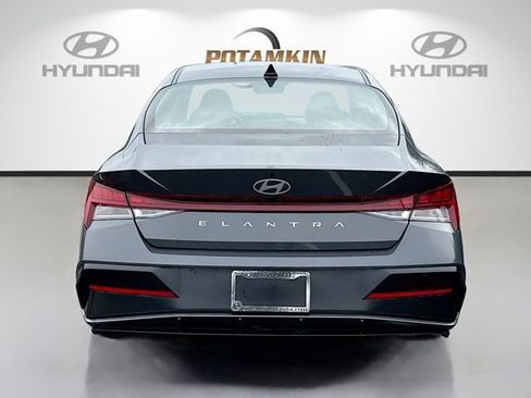 Certified 2025 Hyundai Elantra SEL image 6