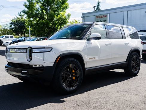 Used 2024 Rivian R1S Adventure AWD/4WD image 3