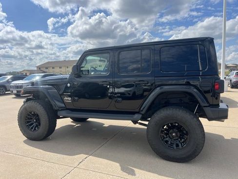 Used 2019 Jeep Wrangler Unlimited Sahara image 7