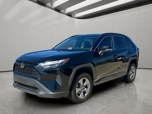 Used 2022 Toyota RAV4 XLE AWD/4WD image 12
