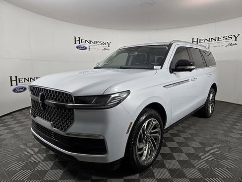 New 2025 Lincoln Navigator Reserve image 2