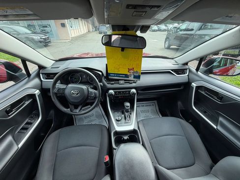 Used 2020 Toyota RAV4 LE w/ All Weather Liner Package AWD/4WD image 22